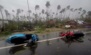 APTOPIX India Cyclone Fani 17646 1 e1556971187921